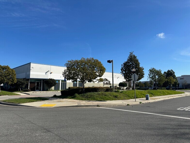 More Photos Of 1710 Ives Ave, Oxnard Warehouse For Lease