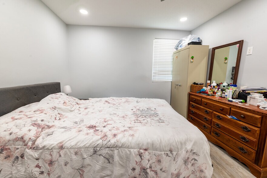 More Photos Of 1757 N Temple Ave, Starke Hotel For Sale