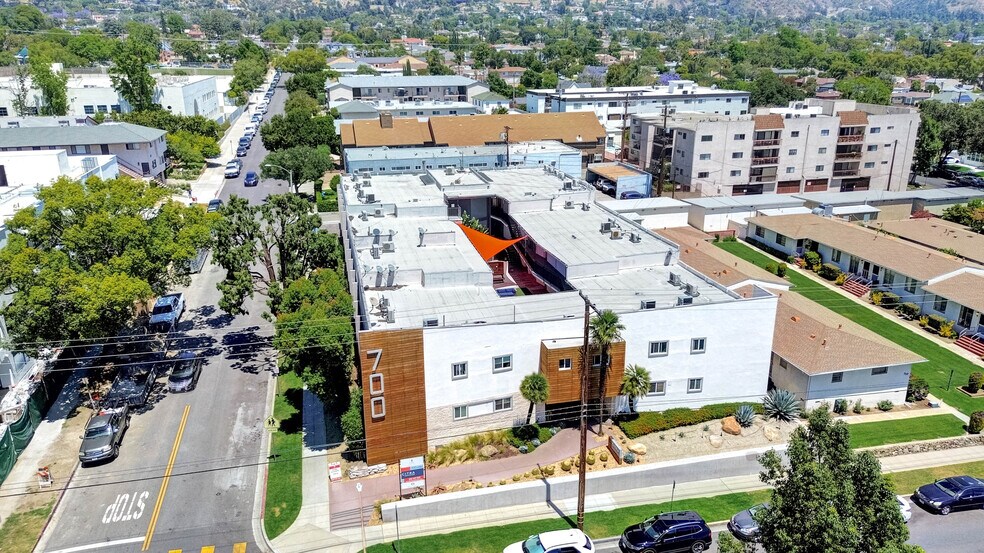 More Photos Of 700 S 6th St, Burbank Apartments For Sale