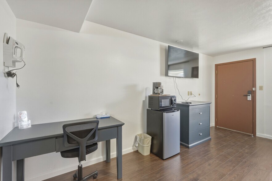 More Photos Of 311 E Main St, Vernal Hotel For Sale