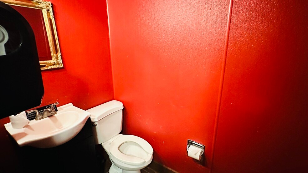 More Photos Of 54905 N Circle Dr, Idyllwild-Pine Cove Restaurant For Sale