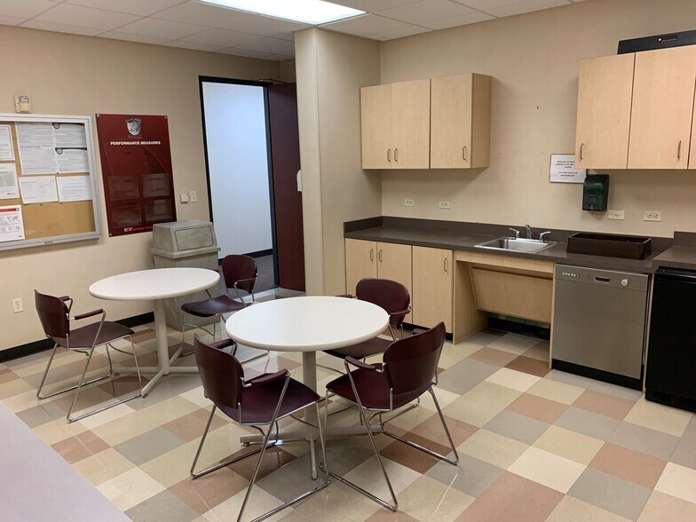 More Photos Of 10586 Highway 75 N, Willis Unknown For Lease