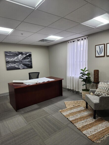 More Photos Of 402 E 13th St, Jasper Coworking Space