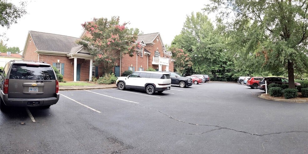 More Photos Of 7229 Albemarle Rd, Charlotte Office For Sale