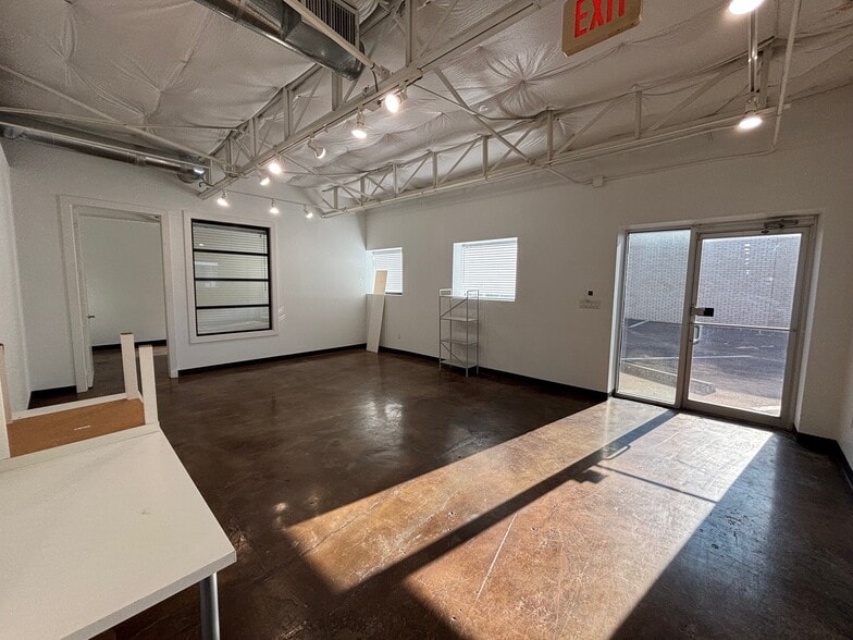 More Photos Of 801 Core St, Dallas Freestanding For Sale