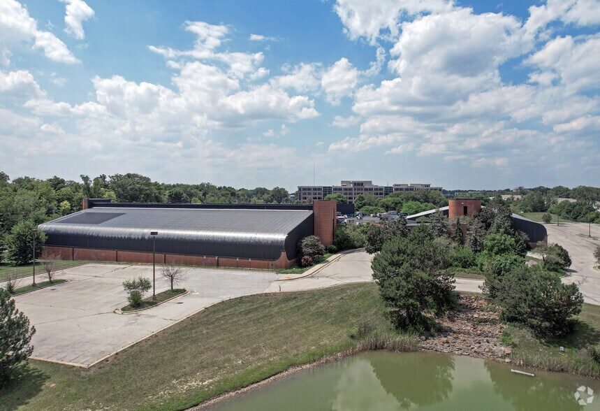 More Photos Of 1300 E 96th St, Indianapolis Health Club For Lease