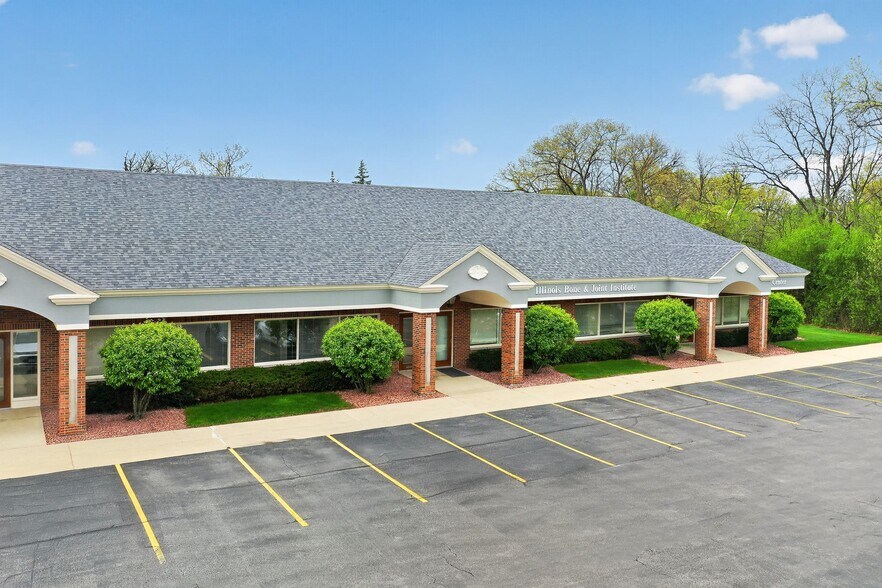 More Photos Of 3 S Greenleaf Ave, Gurnee Unknown For Lease