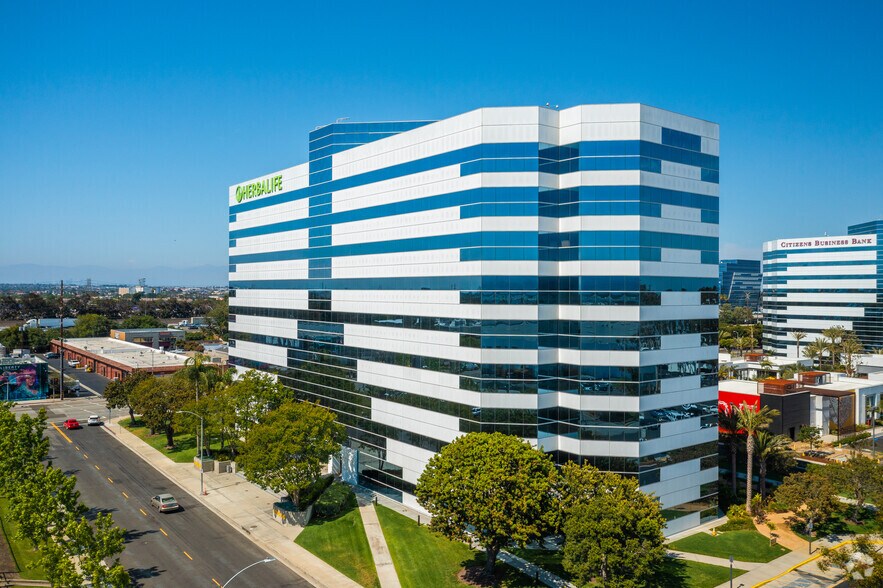 More Photos Of 990 W 190th St, Torrance Office For Lease
