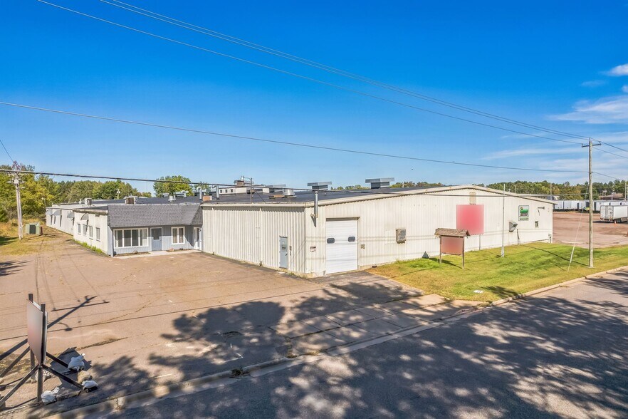 More Photos Of 675 E Allman St, Medford Warehouse For Sale