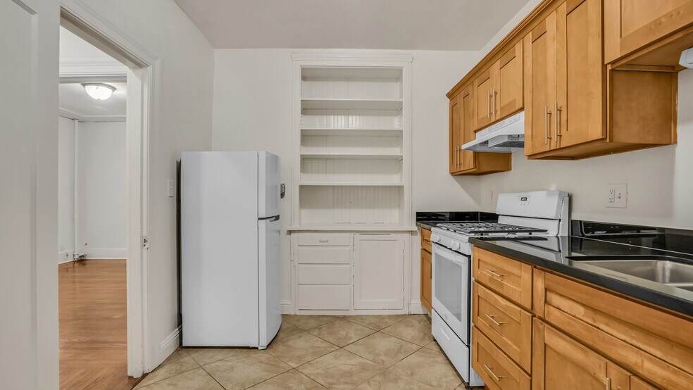 More Photos Of 1000 E 33rd St, Oakland Apartments For Sale