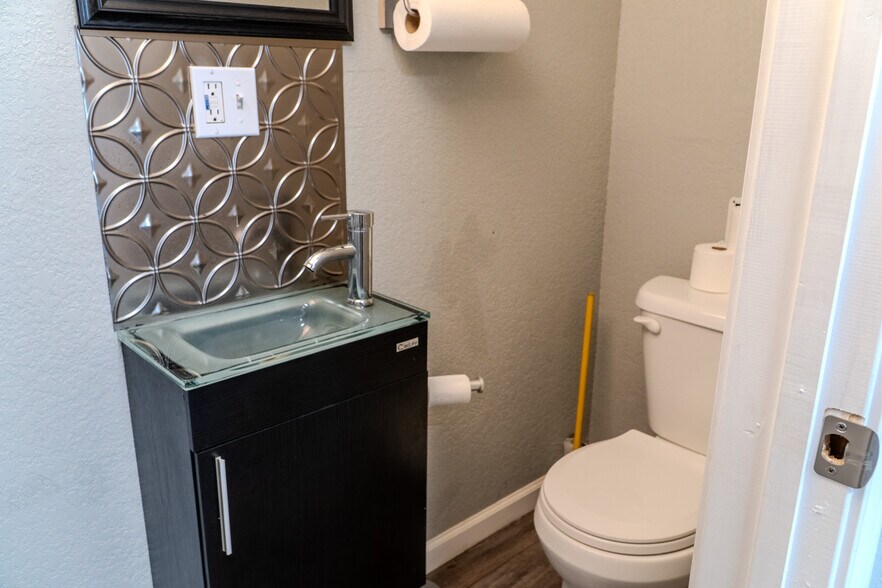 More Photos Of 4959 US-90, Alleyton Office For Sale