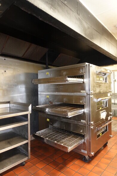 More Photos Of 1555 E Main St, Galesburg Fast Food For Lease