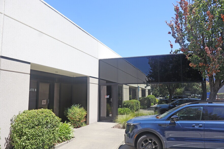 More Photos Of 5610 Skylane Blvd, Santa Rosa Warehouse For Lease