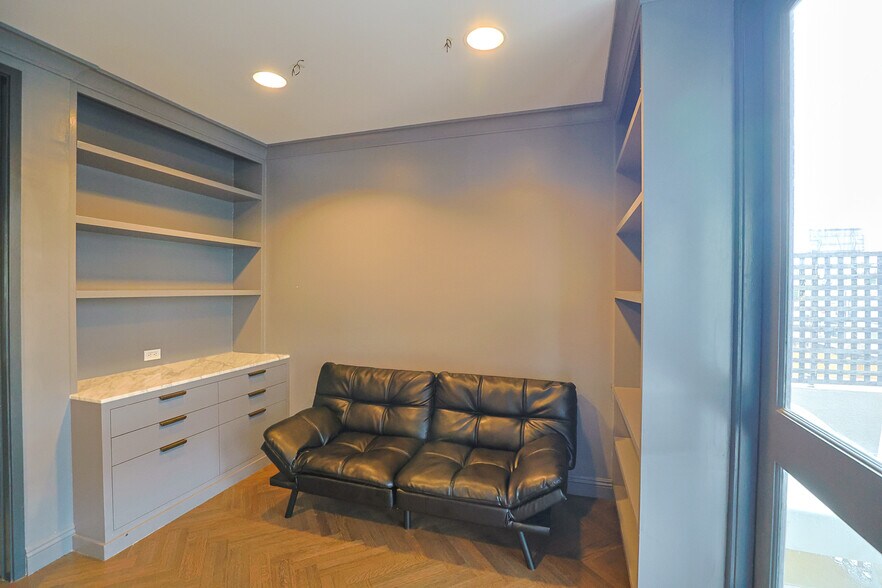 More Photos Of 908-910 N La Cienega Blvd, Los Angeles Storefront Retail Office For Sale