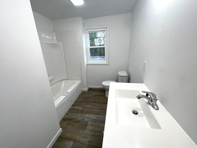 More Photos Of 2627 Waynesburg Dr SE, Canton Storefront Retail Residential For Sale