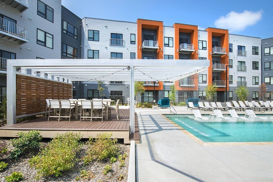 More Photos Of 1000 Berkley Pky, Kansas City Apartments For Sale