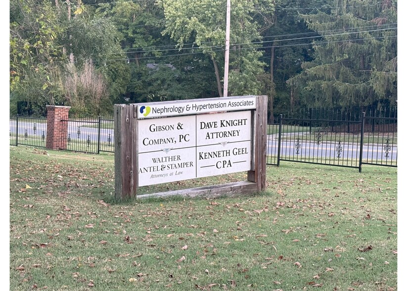 More Photos Of 1203 W Broadway, Columbia Office For Sale