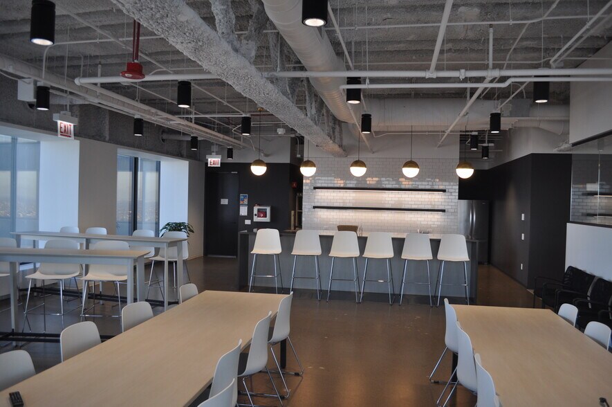 More Photos Of 233 S Wacker Dr, Chicago Office For Lease