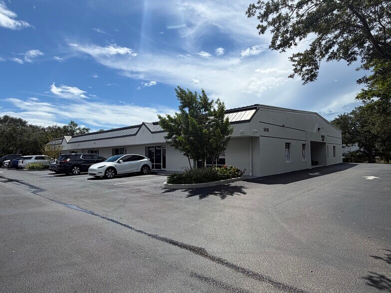 More Photos Of 5630 Yahl St, Naples Unknown For Lease