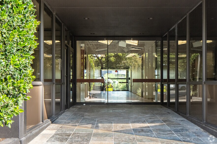 More Photos Of 3409 Executive Center Dr, Austin Unknown For Lease