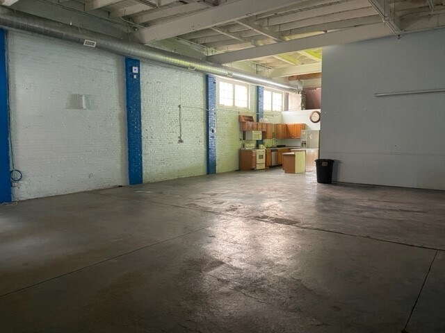 More Photos Of 2125 Jane St, Pittsburgh Warehouse For Lease
