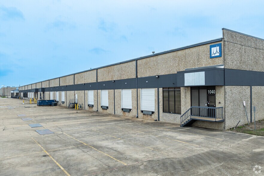More Photos Of 1050 S State Highway 161, Grand Prairie Warehouse For Lease