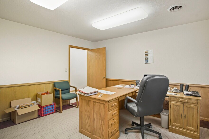 More Photos Of 8007 Industrial Park Ln, Atchison Industrial For Sale