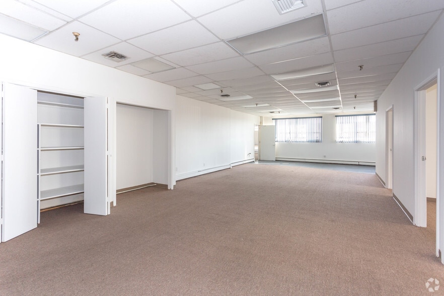 More Photos Of 170 Allen Blvd, Farmingdale Warehouse For Lease