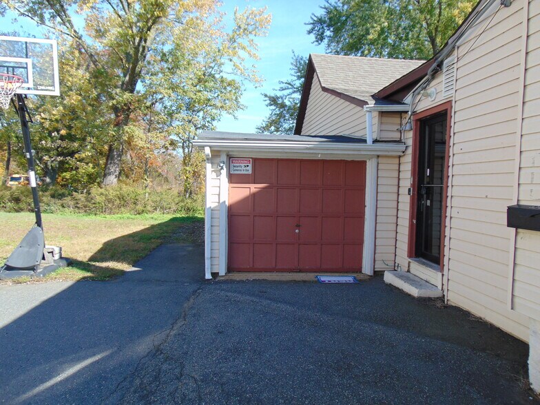 More Photos Of 32a Old Matawan Rd, Old Bridge Storefront Retail Office For Lease