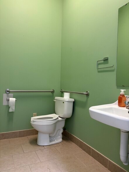 More Photos Of 736-740 Monmouth St, Newport Storefront Retail Residential For Lease