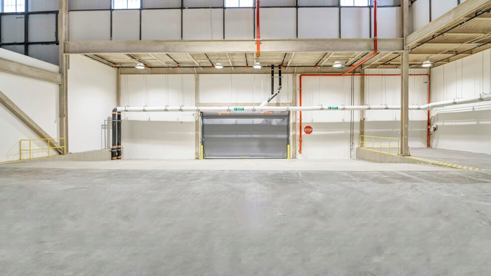 More Photos Of 153-44 S Conduit Ave, Jamaica Warehouse For Lease