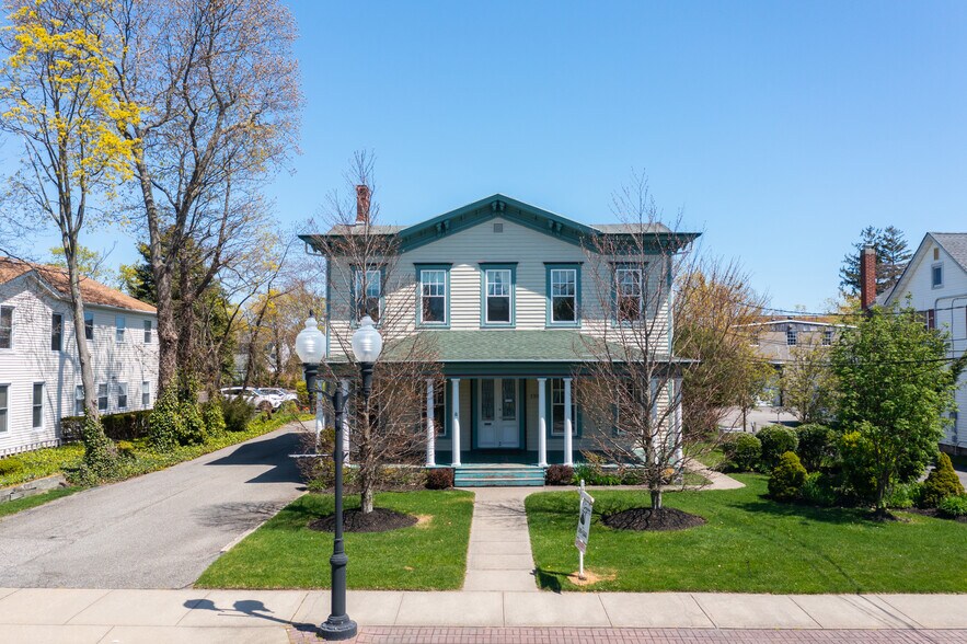 More Photos Of 139 N Ocean Ave, Patchogue Office Residential For Lease