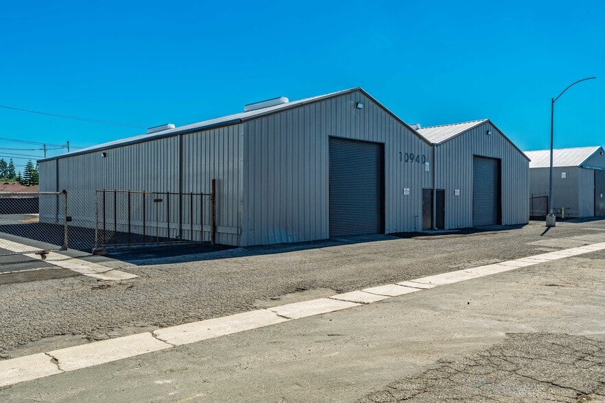 More Photos Of 10925 Vulcan St, South Gate Warehouse For Lease