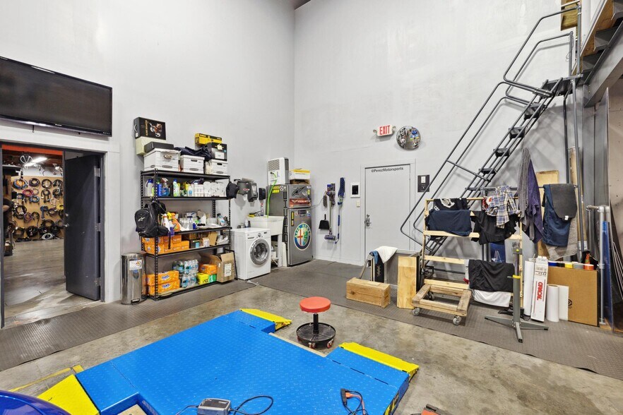 More Photos Of 3700-3718 SW 30th Ave, Fort Lauderdale Warehouse For Sale