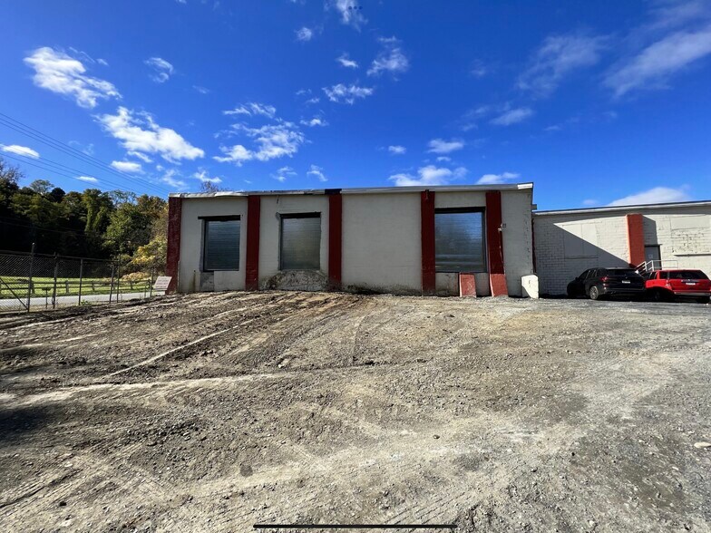 More Photos Of 112 Forge Hill Rd, New Windsor Township Warehouse For Lease