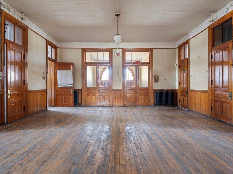 More Photos Of 453 Martin Luther King Jr. Blvd, Detroit Loft Creative Space For Sale