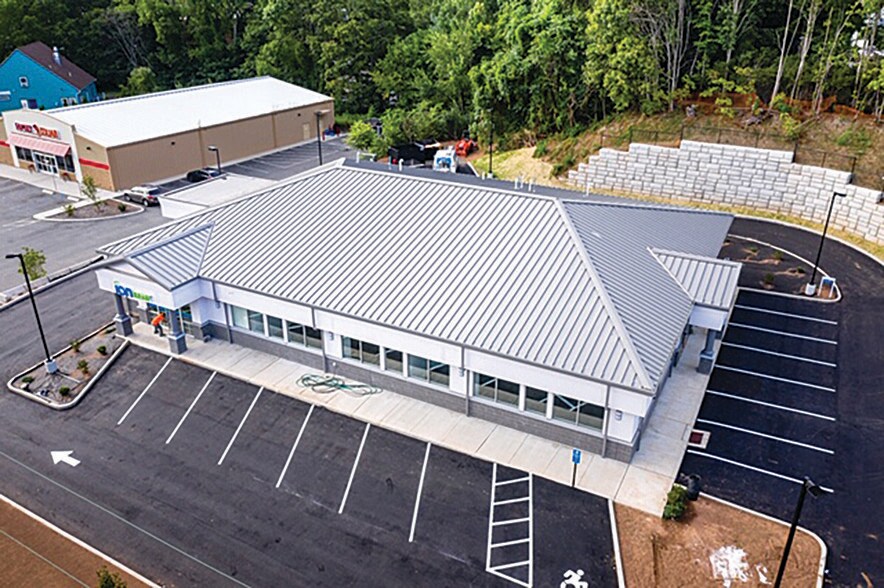 More Photos Of 1336 E Main St, Meriden Freestanding For Lease