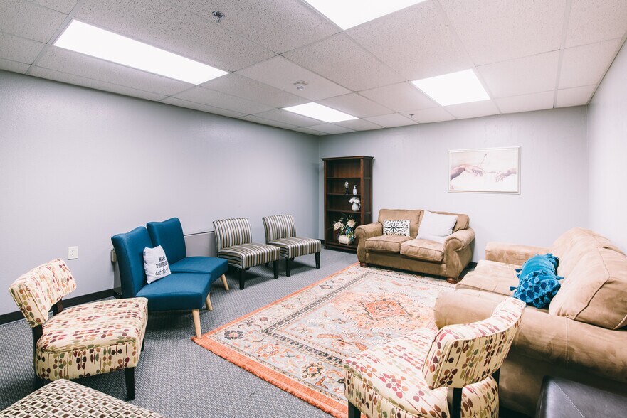 More Photos Of 401 Bolivar St, Denton Office For Sale