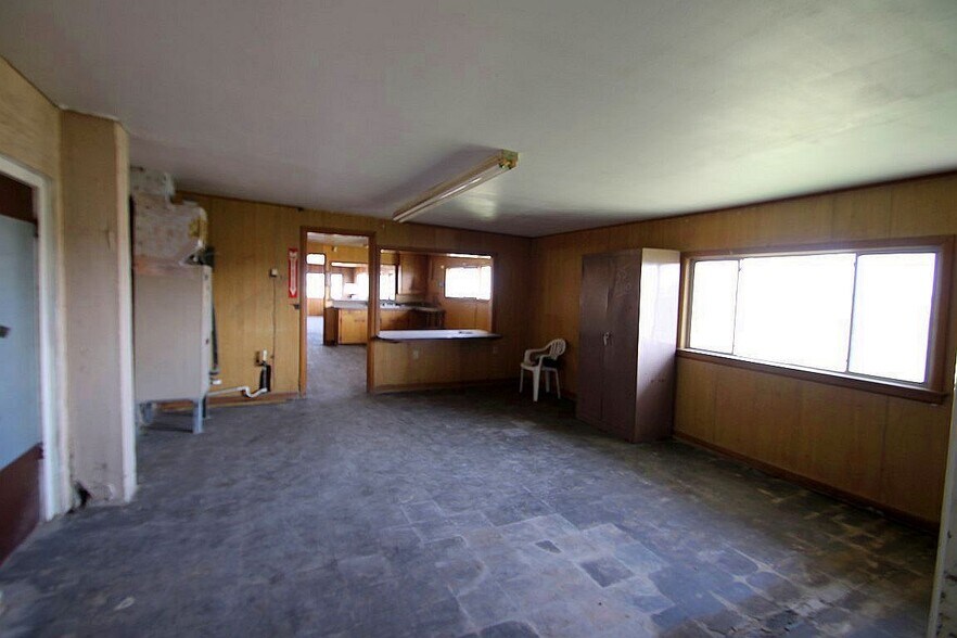 More Photos Of 0000 N. FM 1425, Mercedes Airplane Hangar For Sale