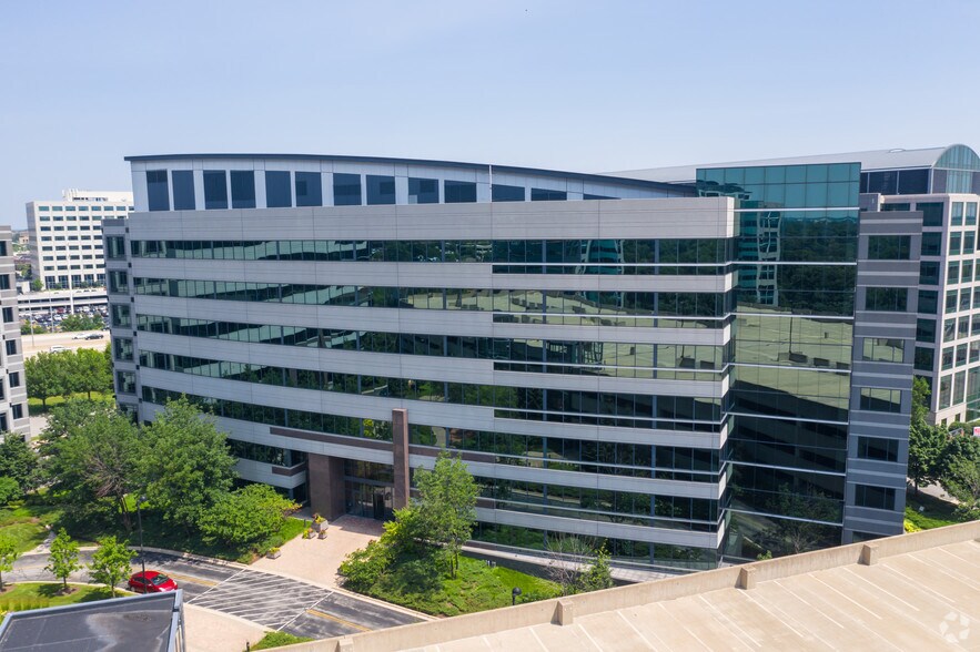 More Photos Of 3050 Highland Pky, Downers Grove Unknown For Lease