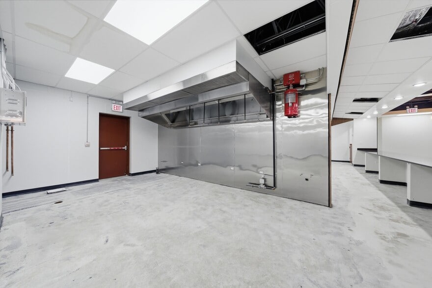 More Photos Of 2201 W Howard St, Chicago Restaurant For Lease