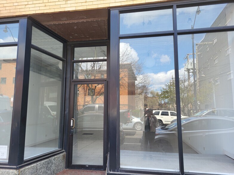More Photos Of 3013 W Armitage Ave, Chicago Storefront For Lease