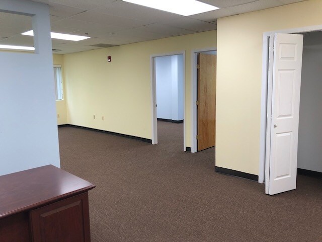More Photos Of 239 New Rd, Parsippany Office For Lease