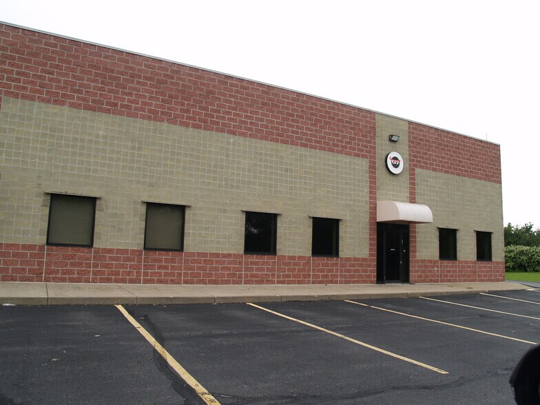 More Photos Of 727 E Turkeyfoot Lake, Akron Light Distribution For Lease