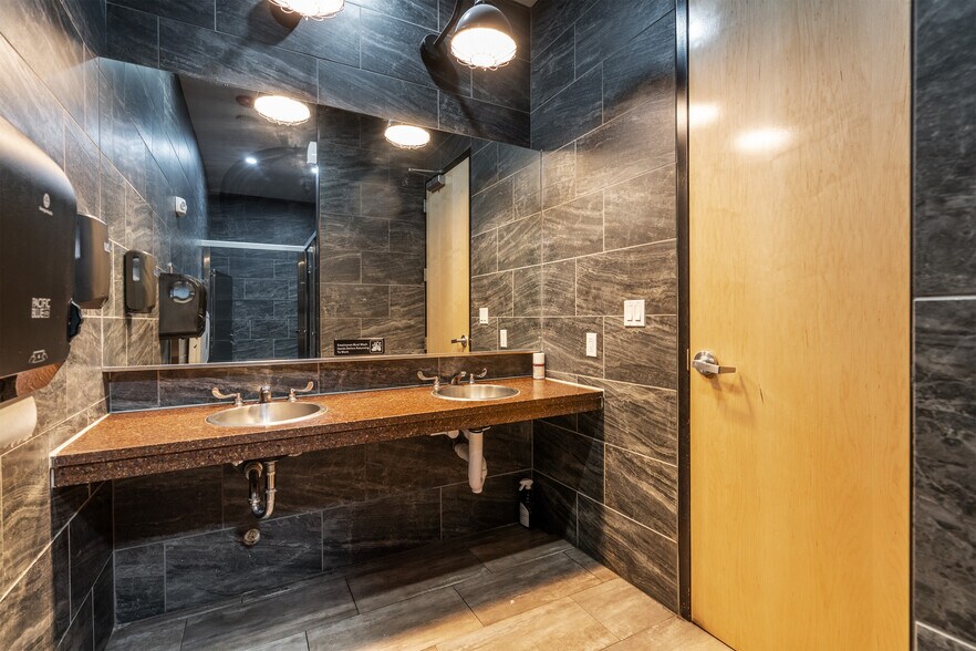 More Photos Of 500 Market St, Santa Fe Storefront Retail Office For Lease