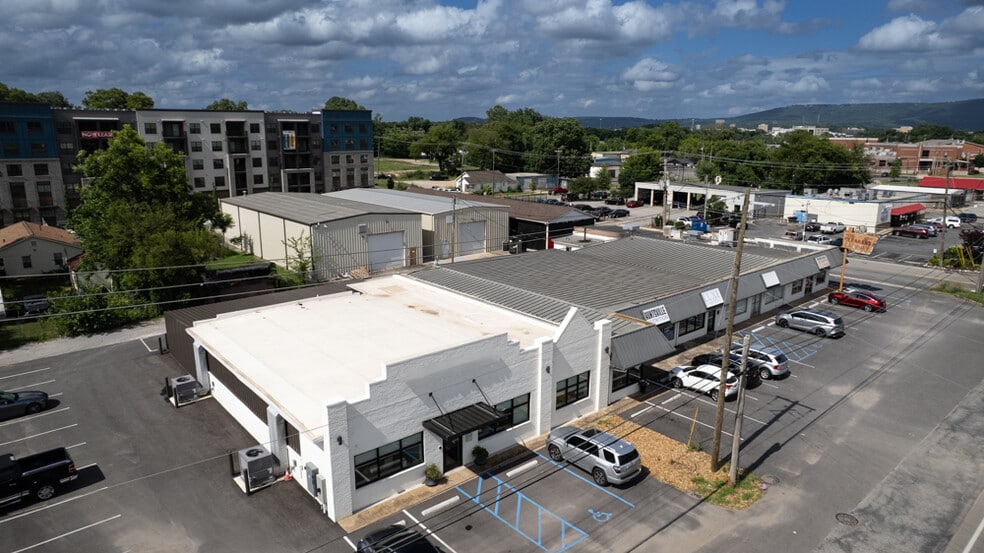 More Photos Of 3300-3306 Governors Dr SW, Huntsville Freestanding For Lease