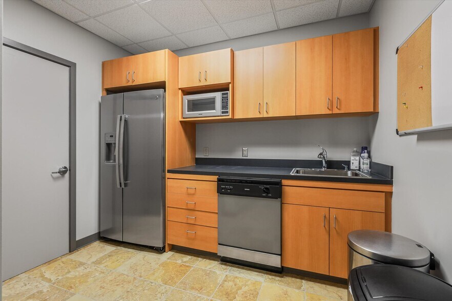 More Photos Of 1589 Metropolitan Blvd, Tallahassee Office For Lease