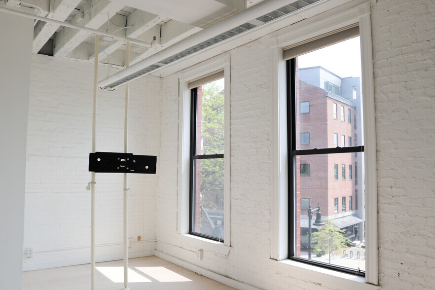 More Photos Of 240 Commercial St, Boston Storefront Retail Office For Lease