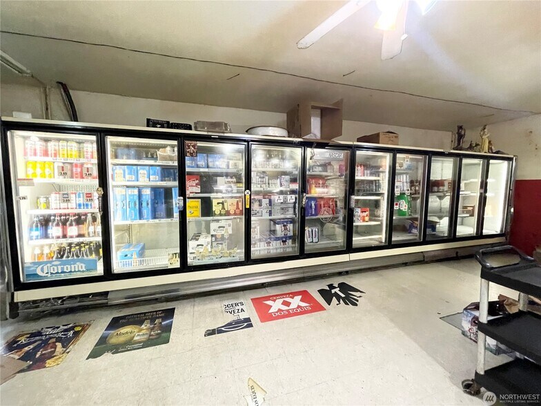 More Photos Of 310 Main st, Granger General Retail For Sale