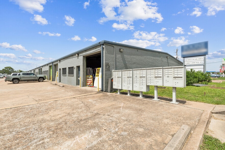 More Photos Of 11430 Bissonnet St, Houston Warehouse For Lease